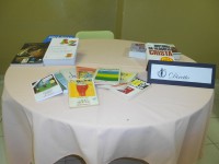 /album/filonews01/mesa-com-informa%c3%a7oes-uteis-aos-alunos-participantes-da-feira-jpg/